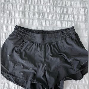 Lululemon hotty hot low rise 4 inch shorts